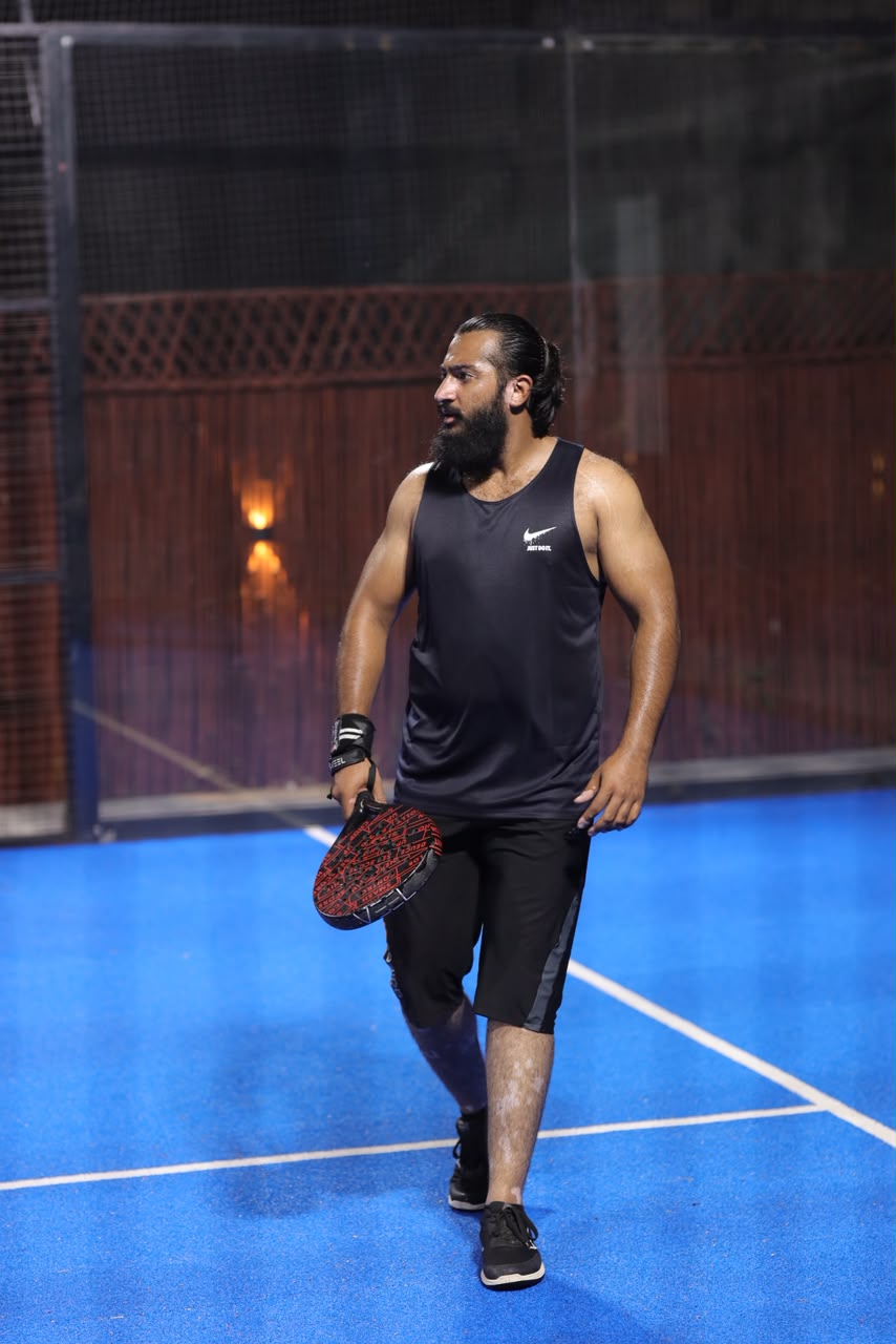 VEEL padel product and player
